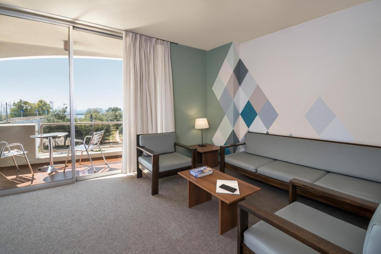 Marina Alimos Hotel Apartments 아테네 외부 사진
